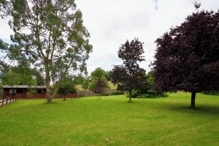 Tring Grange Cottage - Sleeps 2 - Onsite Parking