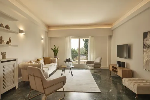 Chic n Bright 3Bd Apt with Hilton View Hotels in Central Athens