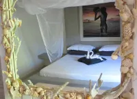 Deluxe Villa with Garden Pool with Service Staff 150mt from the Sea
