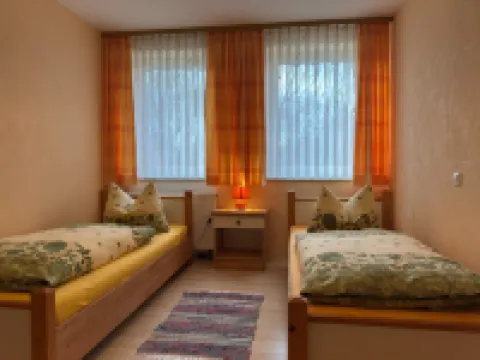 Charmante Ferienwohnung Mit Garten in Wiek