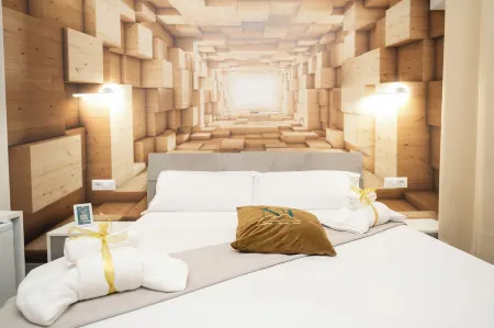 Napolitano Rooms (Central Station)