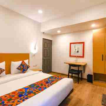 FabHotel Sayeeda International - 600m from Park Circus 7 Point Rooms