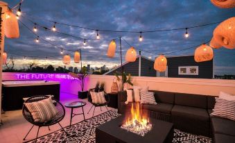 Paradise Palace Best Rooftop in Htx w Hot Tub