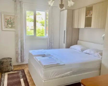Apartment Villa Sunshine Hotels in Sutivan