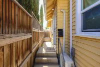 Comfortable Home Near LA With Full Kitchen & Laundry Отели рядом с достопримечательностью «The Lizard Theater Company»