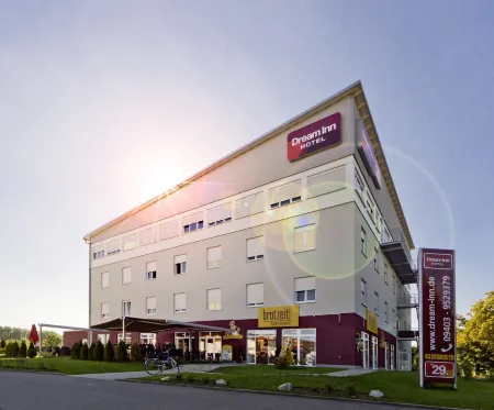 Dream Inn Hotel Regensburg Ost Отели в г. Визент