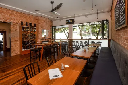 Pier Hotel Coffs Harbour Отели рядом с достопримечательностью «Север Кост Риджинал Ботаник Гарден»