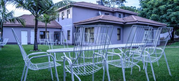 The Palace Guest House Отели в г. Хараре