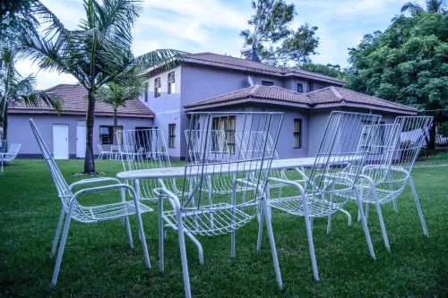 The Palace Guest House - Bares