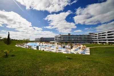 RR Alvor Baía Resort Hotel in zona Church of Misericordia of Alvor