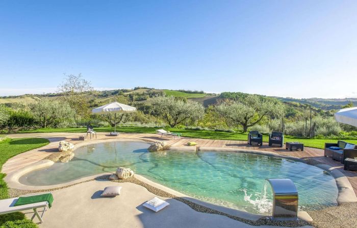 Lavish Home in Fermo with Pool