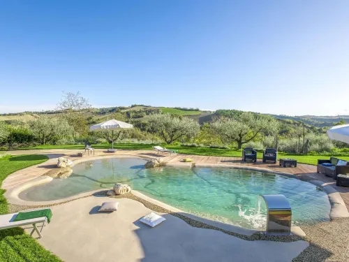 Lavish Home in Fermo with Pool - Homestays