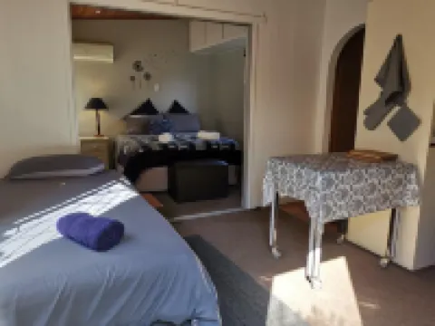 Sunbird Guest House โรงแรมในHowick