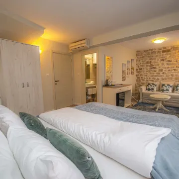 Antika Guesthouse Отели в г. Котор