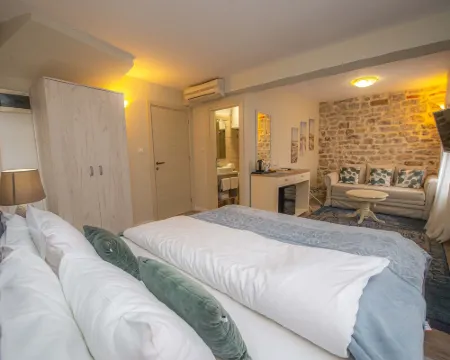 แอนทิกาเกสต์เฮาส์ โรงแรมในโคเตอร์