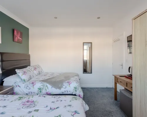 Apple House Wembley - Family Room with Shared Bathroom エッジウェアのホテル