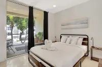 Deerfield Condo Suites by Opus - Bãi đậu xe