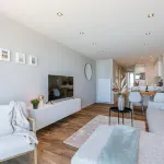 Huswell - Cosy Apartment with Frontal Seaview