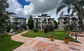 Gated Community Home, Parking, Pool, Tennis Court