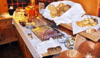 Bergfrieden Leutasch/Seefeld - breakfast