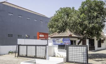 Super OYO 1568 Stasiun Ka Cirebon Guest House