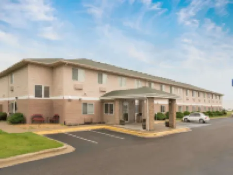 クオリティ イン & スイーツ マンカト イースト マンケートーのホテル