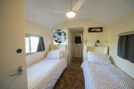 Mundic Waterfront Cottages