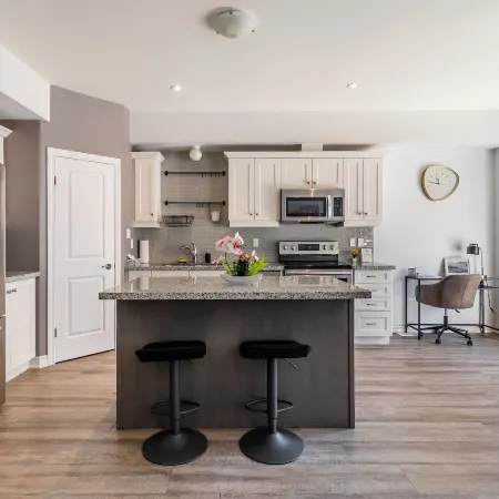 Globalstay. Waterfront 5Br Townhouse. Private Hot Tub, Gym, Sauna