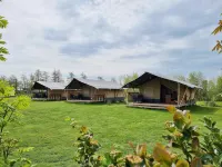 Waterfront Glamping Escape - parking