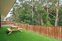 Rainforest Retreat close to Palmwoods village centre