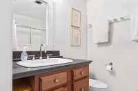 Studio Condo on the Water @ Innsbrook Hotels in Innsbrook