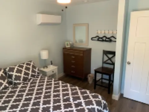 Brand new 2 bedroom carriage house with patio in the heart of Frankfort!