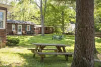 “Private 3-Bed Cabin Near Geneva Lake – Walk to Dining & Beach”