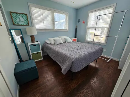 Scenic River Views and Cozy Loft Space - Charming Cottage Retreat