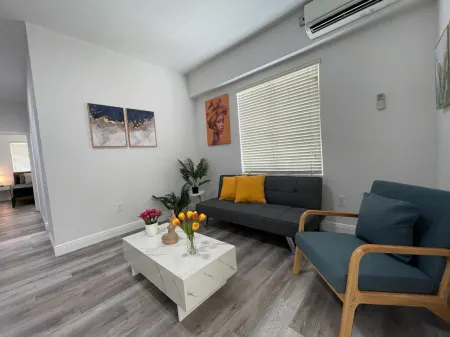 Lovely Cozy Retreat - Parking, Wifi, Smart TV, Washer&Dryer Отели в г. Корал Гейблс