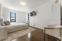 Cozy Studio with Workspace and Shared Living Area - Inviting Escape فنادق في 