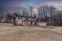 Hot Tub, Game Room and Outdoor Oasis - Gorgeous Tranquil Manor Hotels in West Sadsbury Township