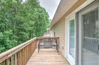 Stunning Retreat - Hot Tub, Fireplace, Private Entrance Hôtels à : Arden
