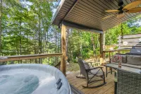 Hemlocks over Muir in Rogers KY - Hot Tub & WiFi Hotels in Wolfe County