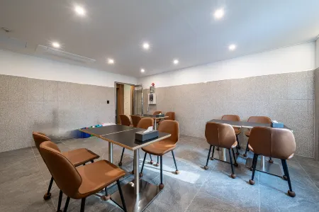 Asan Hotel Urban Brown Отели рядом с достопримечательностью «Университет Сонмун»