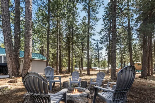 Charming Outdoor Oasis with Game Room - Cozy Modern Retreat