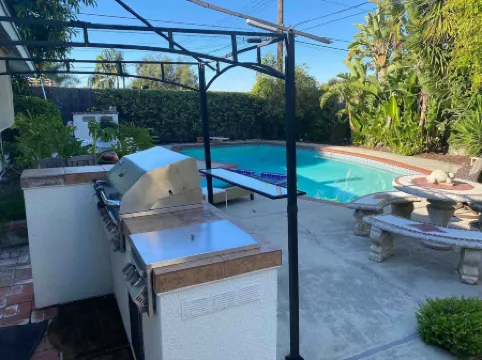 Pool and Jacuzzi in Peaceful Courtyard - Charming Oasis Retreat