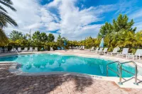 Open-Plan Living and Cozy Patio - Gorgeous Spacious Townhome Hotels in Cocoa West