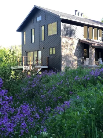 Stunning Valley Views and Hot Tub - Charming Mountain Cabin Retreat Отели в г. Sundance