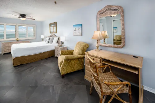 Breathtaking Gulf Views and Beach Access - Stunning Penthouse Retreat