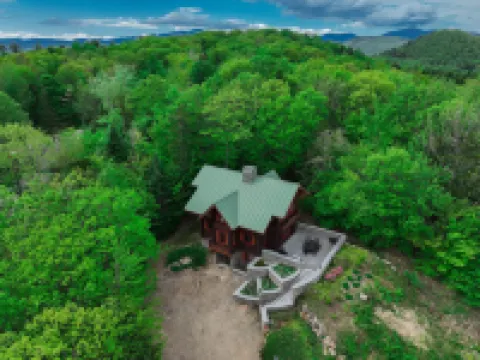 Stunning Mountain Views and Cozy Patio - Charming Alpine Retreat