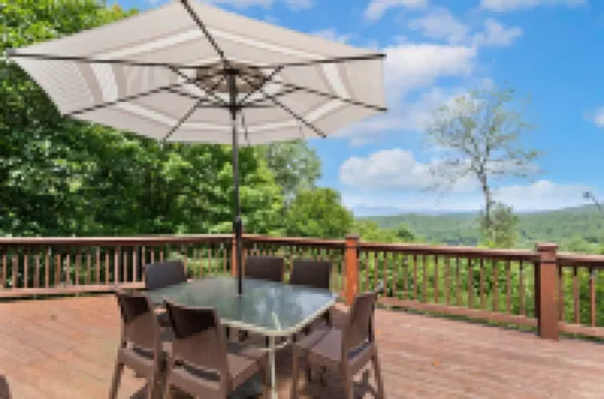 Expansive Views and Hot Tub Retreat - Charming Mountain Haven