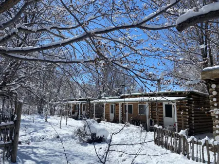 Secluded Wilderness Haven - Hot Tub, Sauna, Wildlife Отели в г. Arroyo Seco