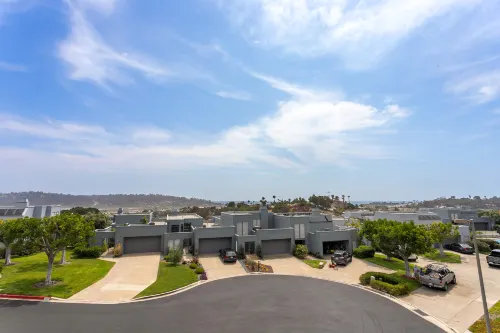 Ocean View Decks and Stylish Comfort - Gorgeous Coastal Retreat