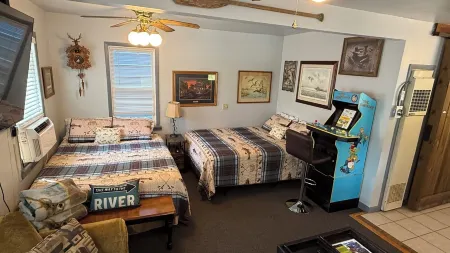 Little Blue is 190 FT from River Semi-Private Solar Lit Dock&Ramp Wifi Sleeps 8